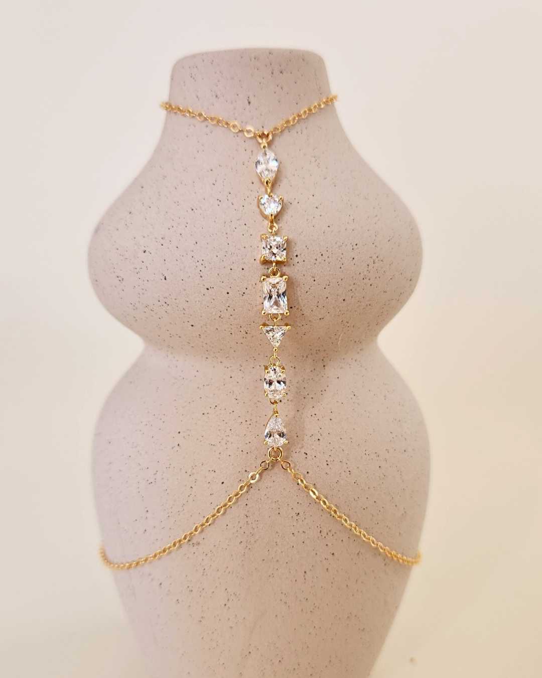 Lot De 7 Bijoux Anciens : Colliers, Bracelets, Broches, Chaînes Et Boucles De Ceinture - Vintage Et Unique