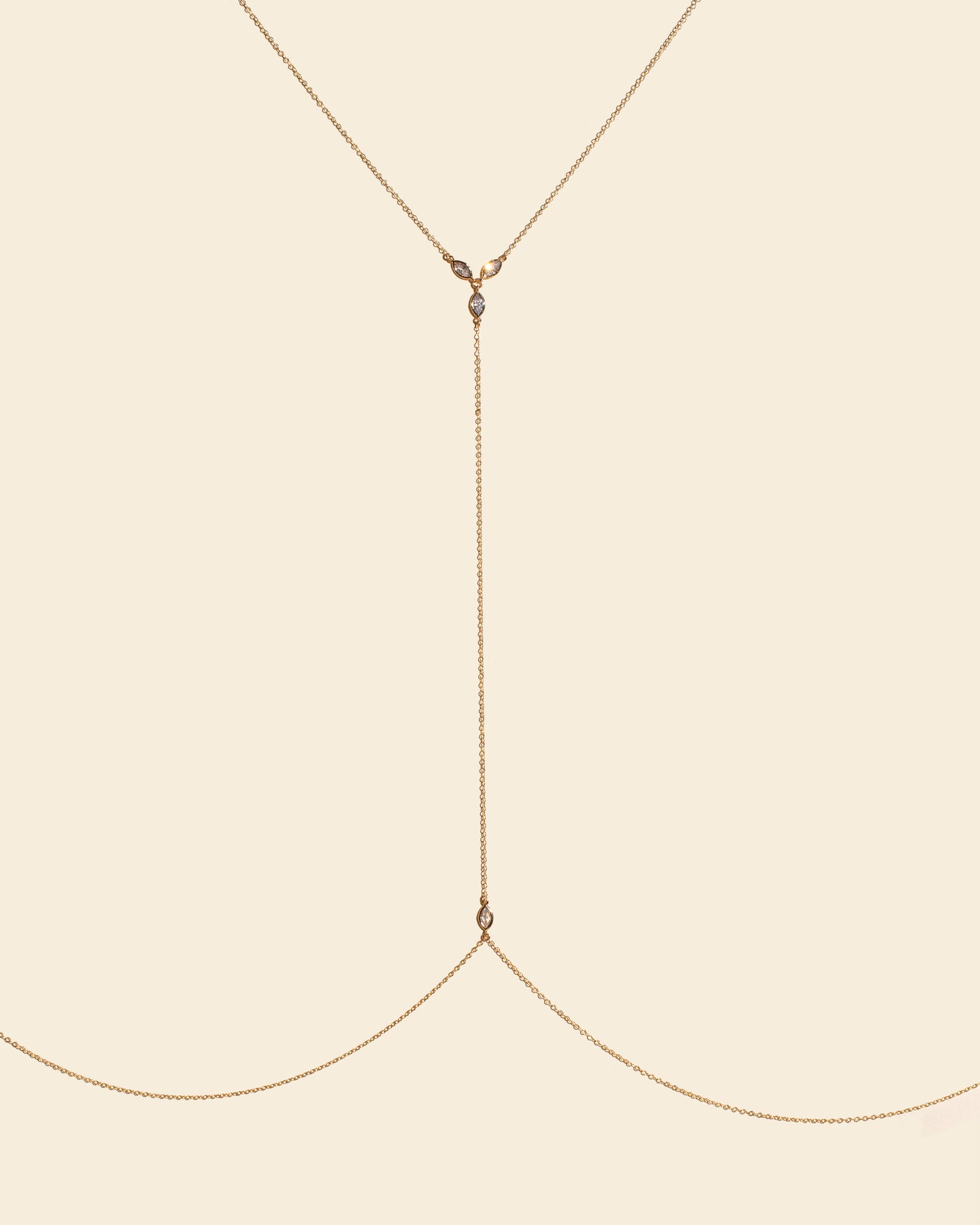 Chaîne de corps Nowness, chaîne en plaqué or minimaliste. Bijou de créateur Apsara.