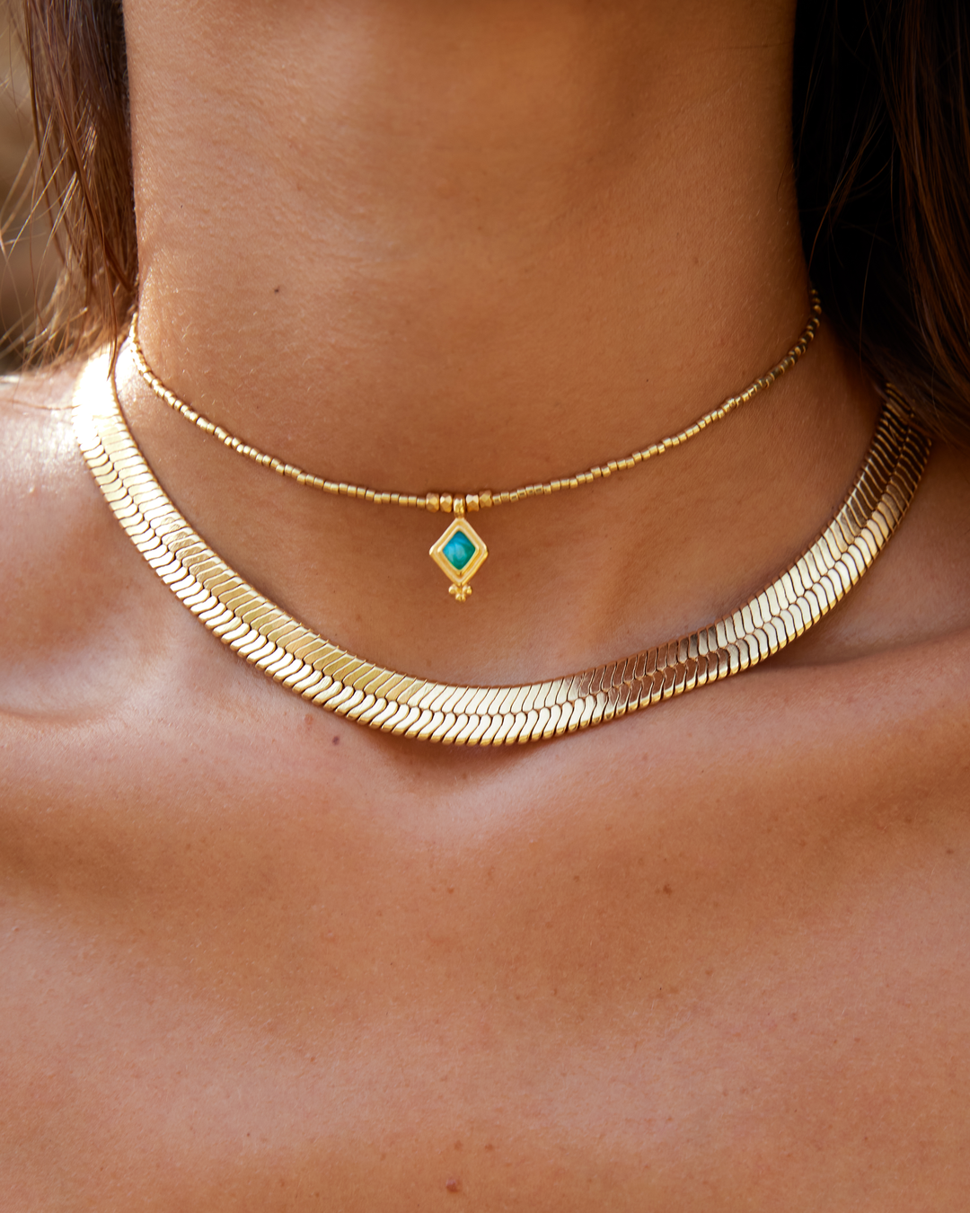 https://apsarajewels.fr/cdn/shop/files/apsara-collier-ras-de-cou-azul-accumulation-isis.png?v=1738839570